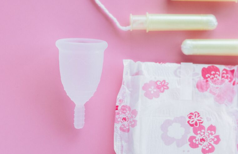 Pourquoi les produits menstruels devraient être gratuits dans les institutions publiques québécoises ?​